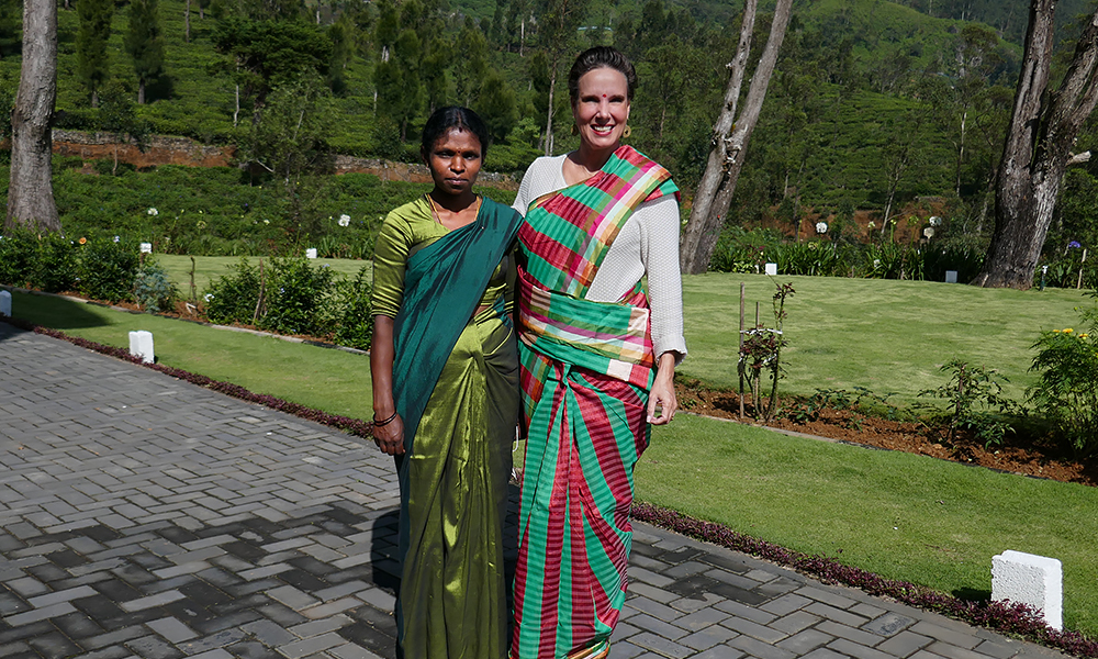 Traditionelle Kleidung zum Teepflücken im "Tee Land" Sri Lanka, © Srilanka-Lifestyle.com by Nathalie Gütermann
