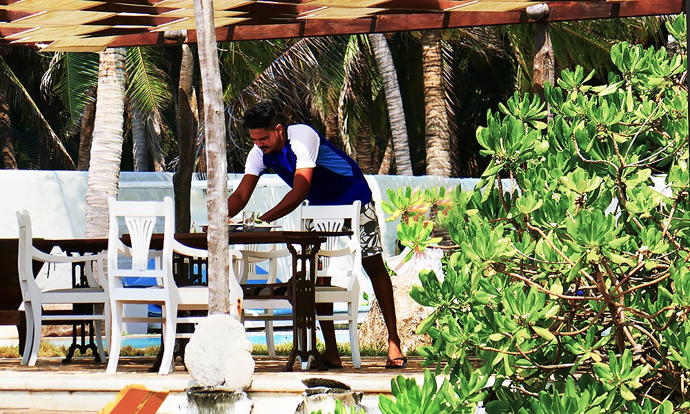 Dolphin Beach Resort, Pool Restaurant, Kalpitiya, Sri Lanka, © Srilanka-Lifestyle.com by Nathalie Gütermann