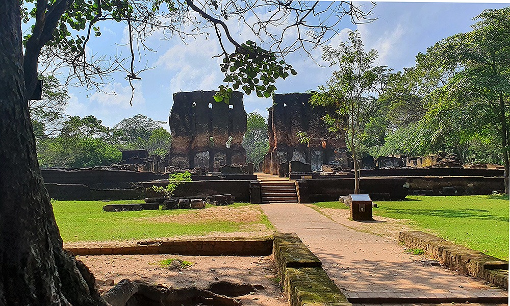 Polonnaruwa, Königspalast, Sri Lanka Ruinenstadt, UNESCO, SriLanka-Lifestyle.com by Nathalie Gütermann